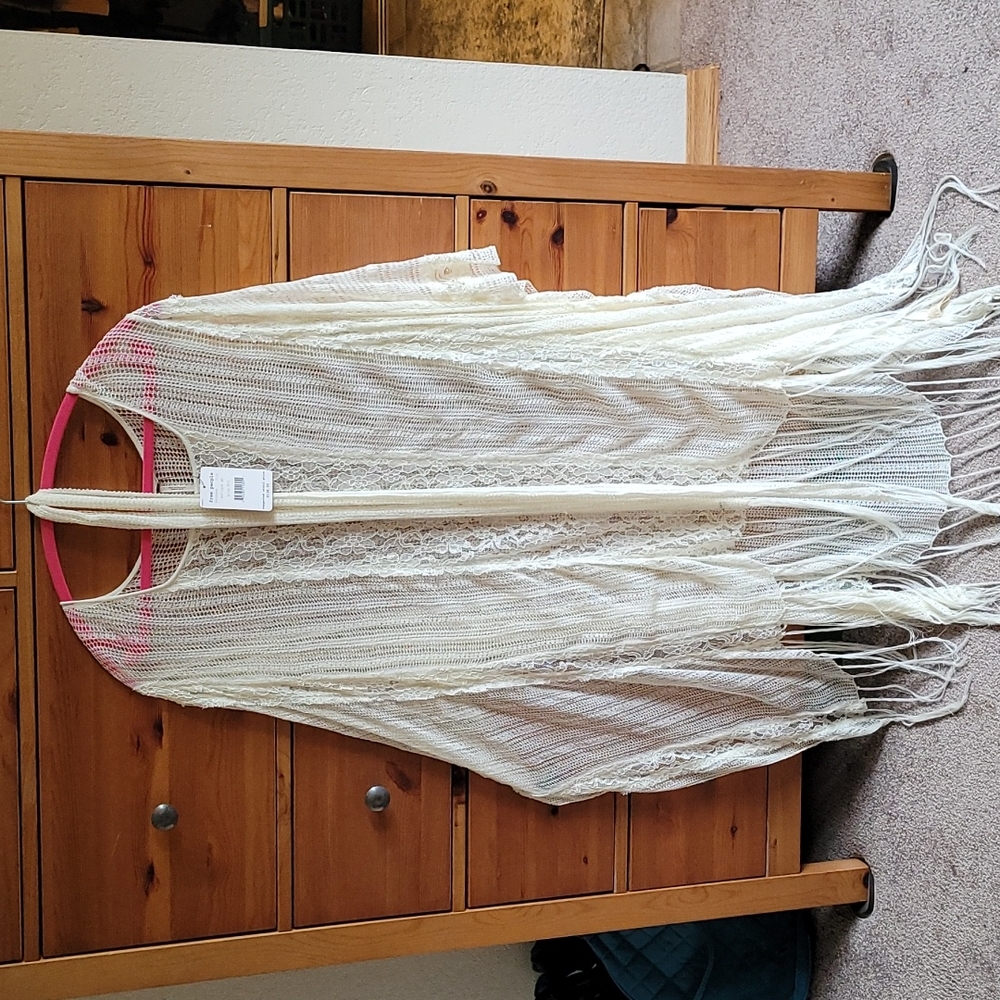 Is free people,beautiful lace ponto. One size